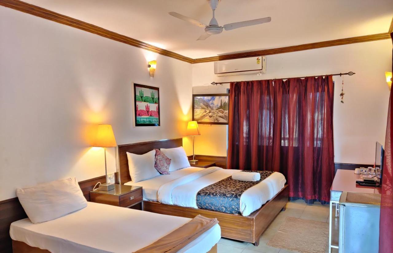The Camelot Beach Resort - Baga Калангуте Екстериор снимка