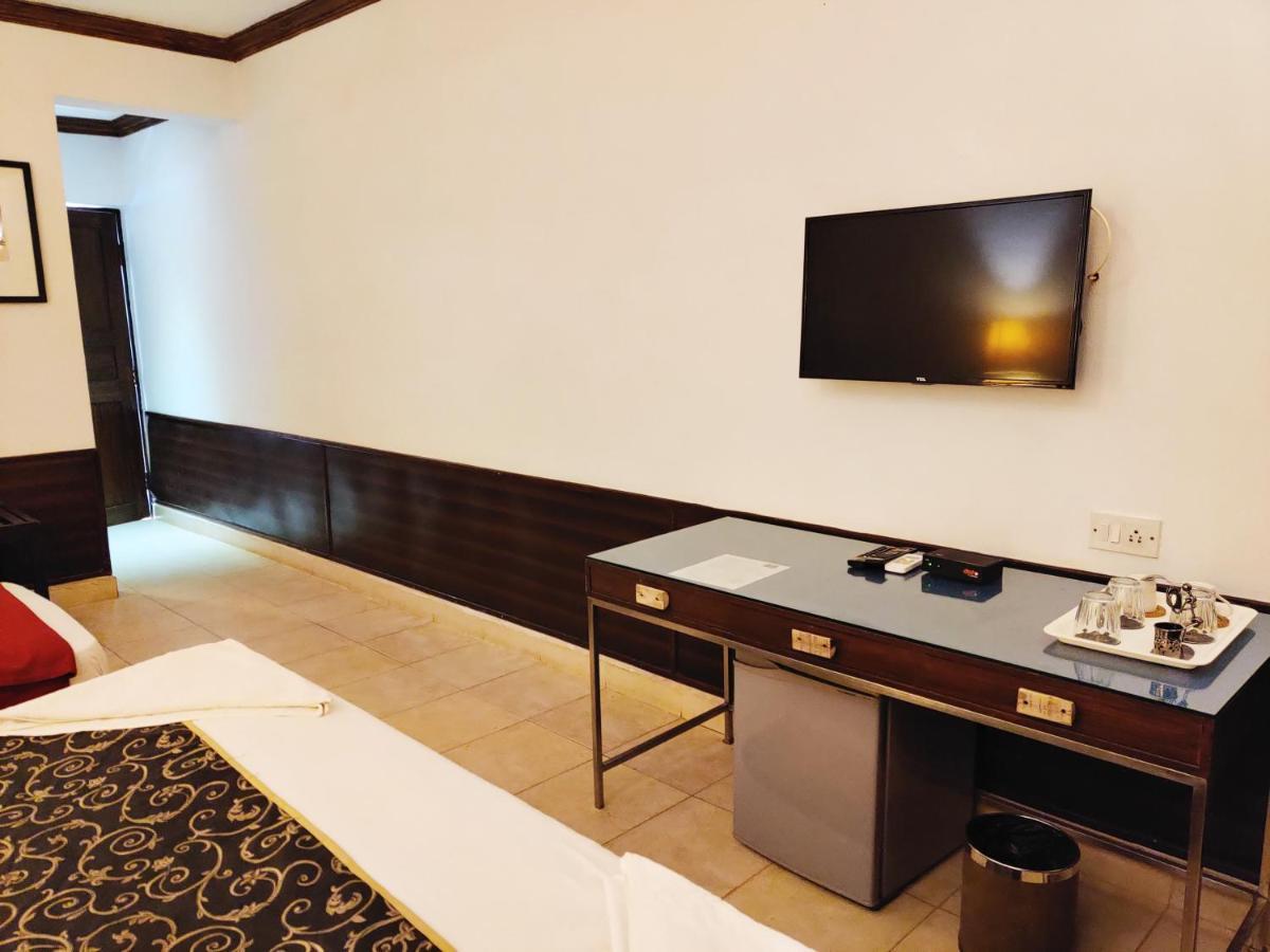 The Camelot Beach Resort - Baga Калангуте Екстериор снимка