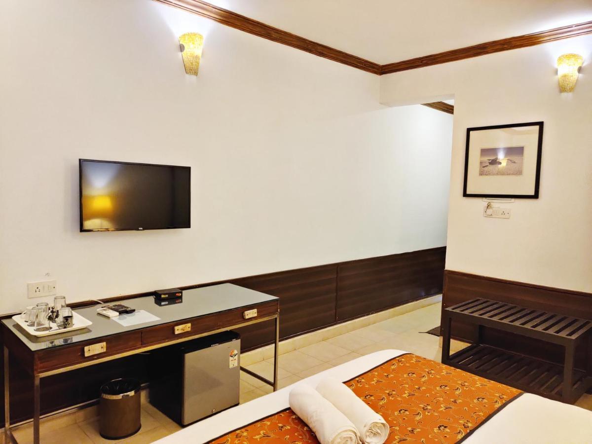 The Camelot Beach Resort - Baga Калангуте Екстериор снимка