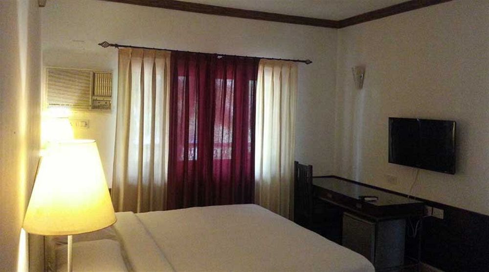 The Camelot Beach Resort - Baga Калангуте Екстериор снимка